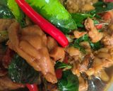 รูปขั้นตอนการทำที่ 3 ของ ไก่ผัดตะไคร้ใบโหระพา