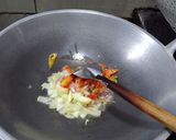 Foto langkah ke 1 dari resep 507. Oseng Luncheon Saus Tiram.