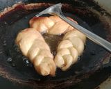 Foto langkah ke 3 dari resep Donat Kepang.