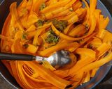 Une image de l'étape 2 de Tagliatelles de carottes à l'asiatique.