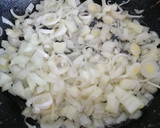 Foto del paso 7 de la receta: Garbanzos con sepia y langostinos