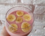 ,,Mrożony jogurt truskawkowy z bananem,, krok przepisu 1 zdjęcie