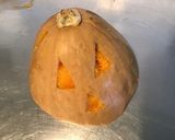 Une image de l'étape 3 de Diable de courge sucrine farcie morue,poivron,oignon au bouillon de curry.