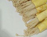 Foto langkah ke 3 dari resep BBQ Egg Enoki Cheese Roll.
