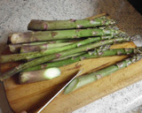 Foto del paso 1 de la receta: Salteado de Espárragos con Champiñones