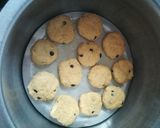 A picture of step 6 of Coconut & currants cookies.