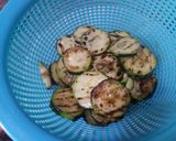 Foto del paso 3 de la receta: Guarnición de calabacín a la plancha