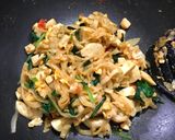 Foto langkah ke 3 dari resep Kwetiaw goreng.