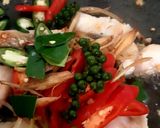 รูปขั้นตอนการทำที่ 2 ของ "ปลากะพงผัดฉ่า" Stir Fried Spicy Fish 🐟🌶🧄