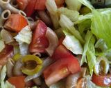 Foto del paso 1 de la receta: Ensalada de pasta, lechuga y aceitunas verdes