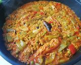 Foto del paso 3 de la receta: Paella de marisco con piquillos y hierbabuena