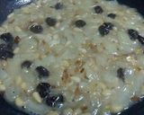 Foto del paso 6 de la receta Bacalao con nata, piñones y pasas