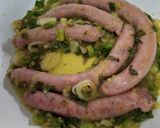 Foto del paso 2 de la receta: Salchichas al verdeo con Roquefort, acompañadas con arroz