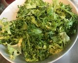 Une image de l'étape 2 de Frisée aux lardons et pignons de pin sauce balsamique.