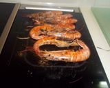 Foto del paso 2 de la receta: Calamares y gambones plancha