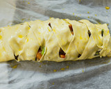 Foto del paso 8 de la receta: Trenza de hojaldre con verduras y queso