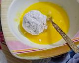 A picture of step 5 of Rice balls with leftover rice.