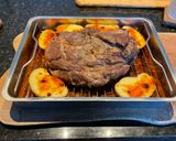 Foto del paso 2 de la receta: Bondiola de cerdo estilo oriental macerada 72 hs Al horno con papas