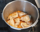 Foto del paso 5 de la receta: Contramuslos de pollo en olla rápida