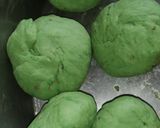 A picture of step 1 of Leaf shaped mathari.
