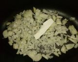 Foto del paso 1 de la receta: Strogonoff de pollo con papas pay (Estrogonofe de frango com batata palha)