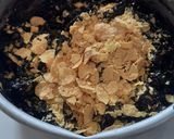 Foto langkah ke 2 dari resep Kue CornFlake Coklat.