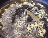 Foto del paso 2 de la receta: Aceitunas Negras y Alcaparras en Salsa de Crema