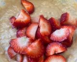 Foto del paso 2 de la receta: Helado de banana, manteca de maní y frutillas. Saludable & sin azúcar
