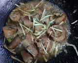 รูปขั้นตอนการทำที่ 4 ของ ผัดต้มส้มหางหมู