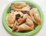 A picture of step 8 of GUJIYA-Sweet samosa.