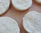 Foto del paso 2 de la receta: Alfajores de coco y dulce de leche