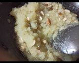 A picture of step 3 of Rava sheera.