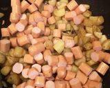 Une image de l'étape 5 de Poêlée de knacki et pommes de terre.