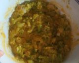 Foto del passaggio 2 della ricetta Frittelle di cavolo verde e cipolla di tropea