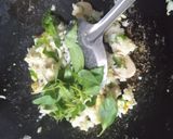 Foto langkah ke 2 dari resep Nasi goreng kemangi.