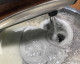 Foto langkah ke 4 dari resep Bolu Kukus Ketan Hitam Lumer.