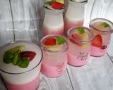 Foto langkah ke 5 dari resep Puding Strawberry Susu layer Jelly Kelapa Muda ala khey.