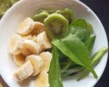 A picture of step 1 of Green smoothie bowl.