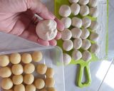 Foto langkah ke 5 dari resep Onde-onde Isi Kacang Hijau Kokoh dan Empuk (bisa di "freezer").