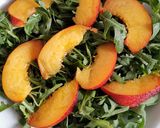 Foto del paso 1 de la receta: Ensalada de arúgula y nectarinas Lena