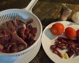 Foto del paso 1 de la receta: Chuletas al chile guajillo