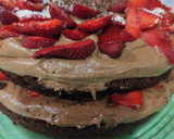 Foto del paso 6 de la receta: Torta de chocolate con Mousse de chocolate y frutillas frescas!!