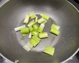 A picture of step 1 of Carbonara with Leek.