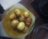 Foto del paso 2 de la receta: Albóndigas de sama, papas y langostinos con salsa