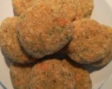 A picture of step 2 of Garlicky Salmon burger.