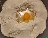 Foto del paso 1 de la receta: Medialunas de manteca