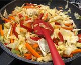 A picture of step 5 of Shrimp Yakisoba Fried Noodles.