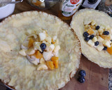 Foto del paso 3 de la receta: Crêpes rellenas de fruta, crema de requesón, yogurt griego con sirope de agave y canela