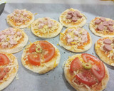 Foto del paso 3 de la receta: Mini-pizzas con pan de molde