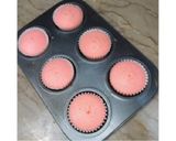 A picture of step 4 of Strawberry Cup Cakes.